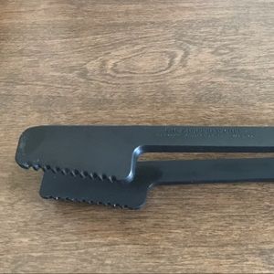 PAMPERED CHEF 12.5" BLACK NYLON SERRATED SERVING TONGS #2318